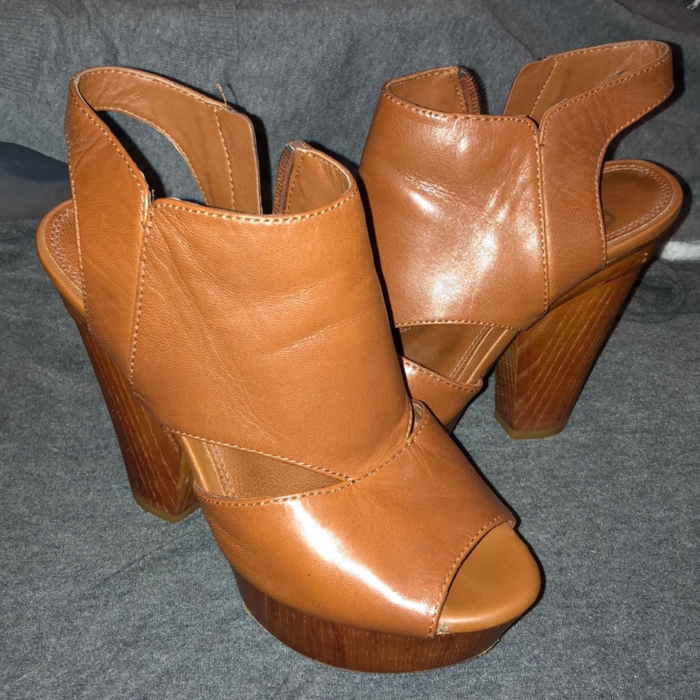 Tan platform heels with zipper